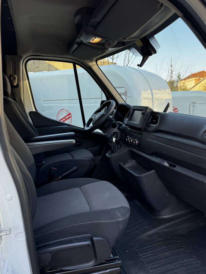 Furgoneta para caballos AKX AKX 5 places  2023 De segunda mano