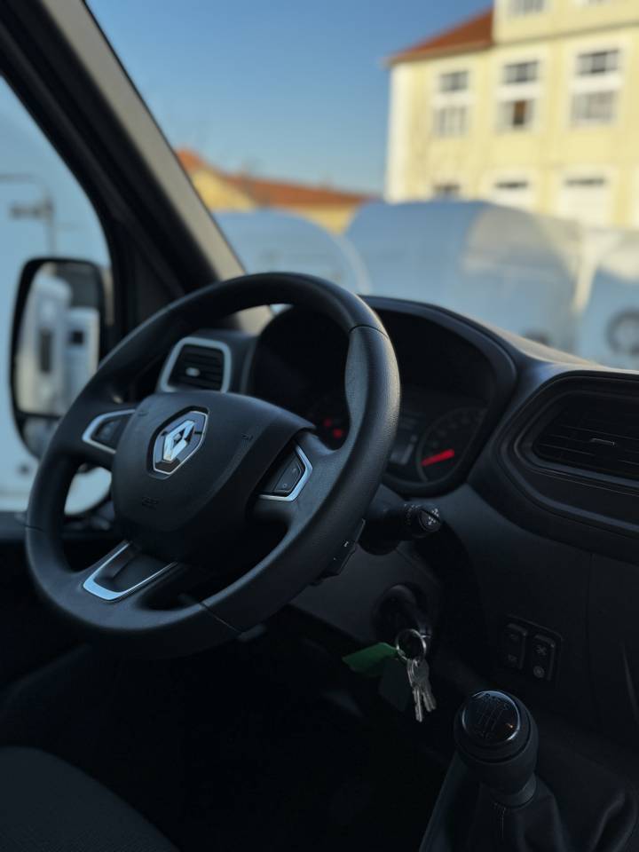 Furgoneta para caballos AKX AKX 5 places  2023 De segunda mano