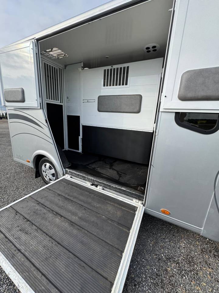 Furgoneta para caballos Renault Renault Master 2021 De segunda mano