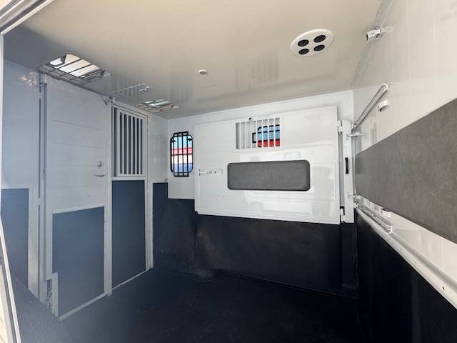 Furgoneta para caballos Renault Renault Master 2021 De segunda mano