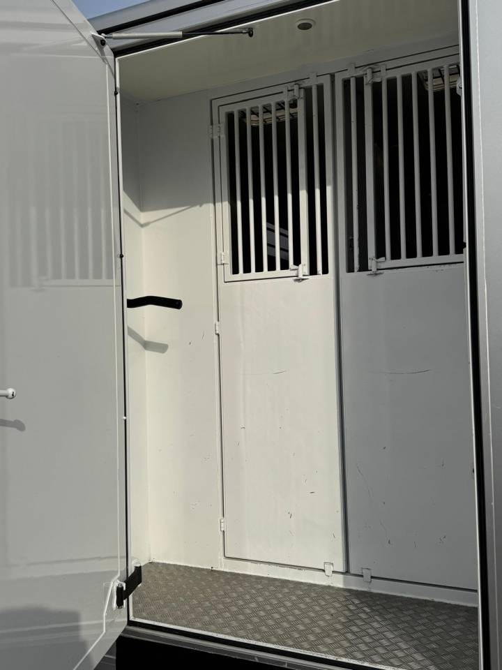 Furgoneta para caballos Renault Renault Master 2021 De segunda mano