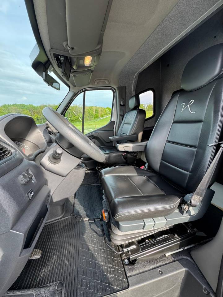 Furgoneta para caballos Renault Renault Master 2021 De segunda mano