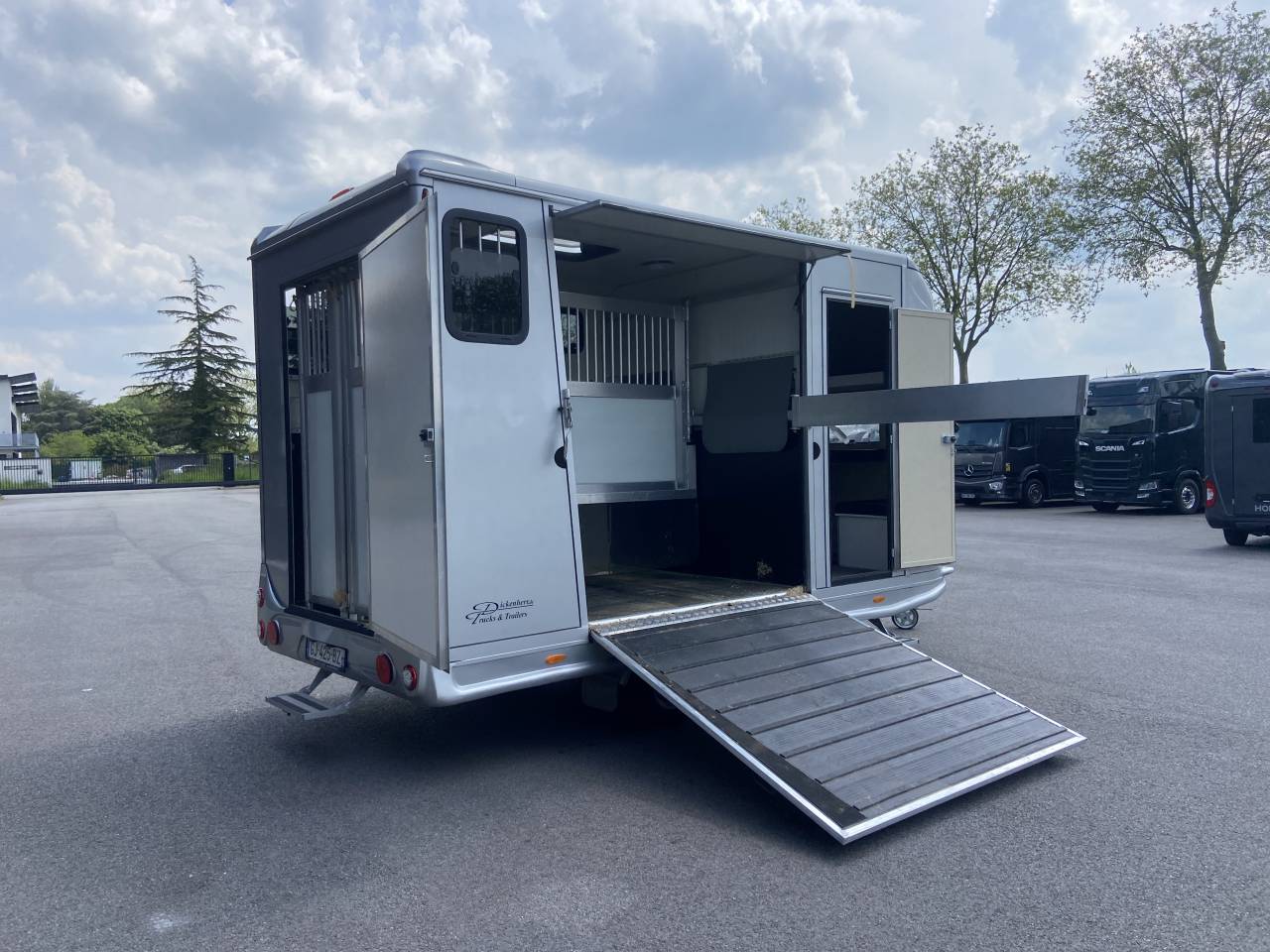 Furgoneta para caballos Anka  2022 De segunda mano