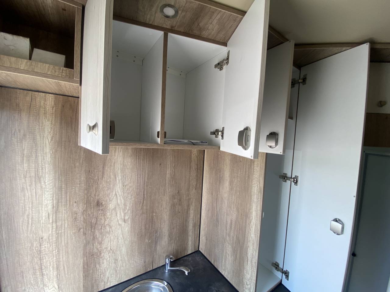 Furgoneta para caballos Anka  2022 De segunda mano