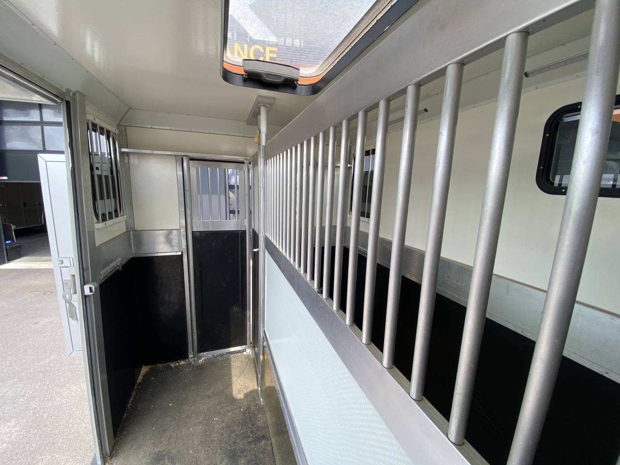 Furgoneta para caballos Anka  2022 De segunda mano