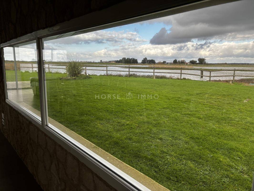 Propiedad ecuestre En venta Vend&eacute;e