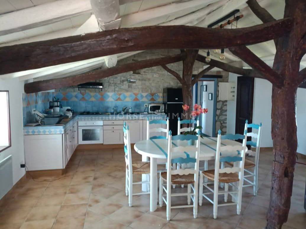 Propiedad ecuestre En venta Vend&eacute;e