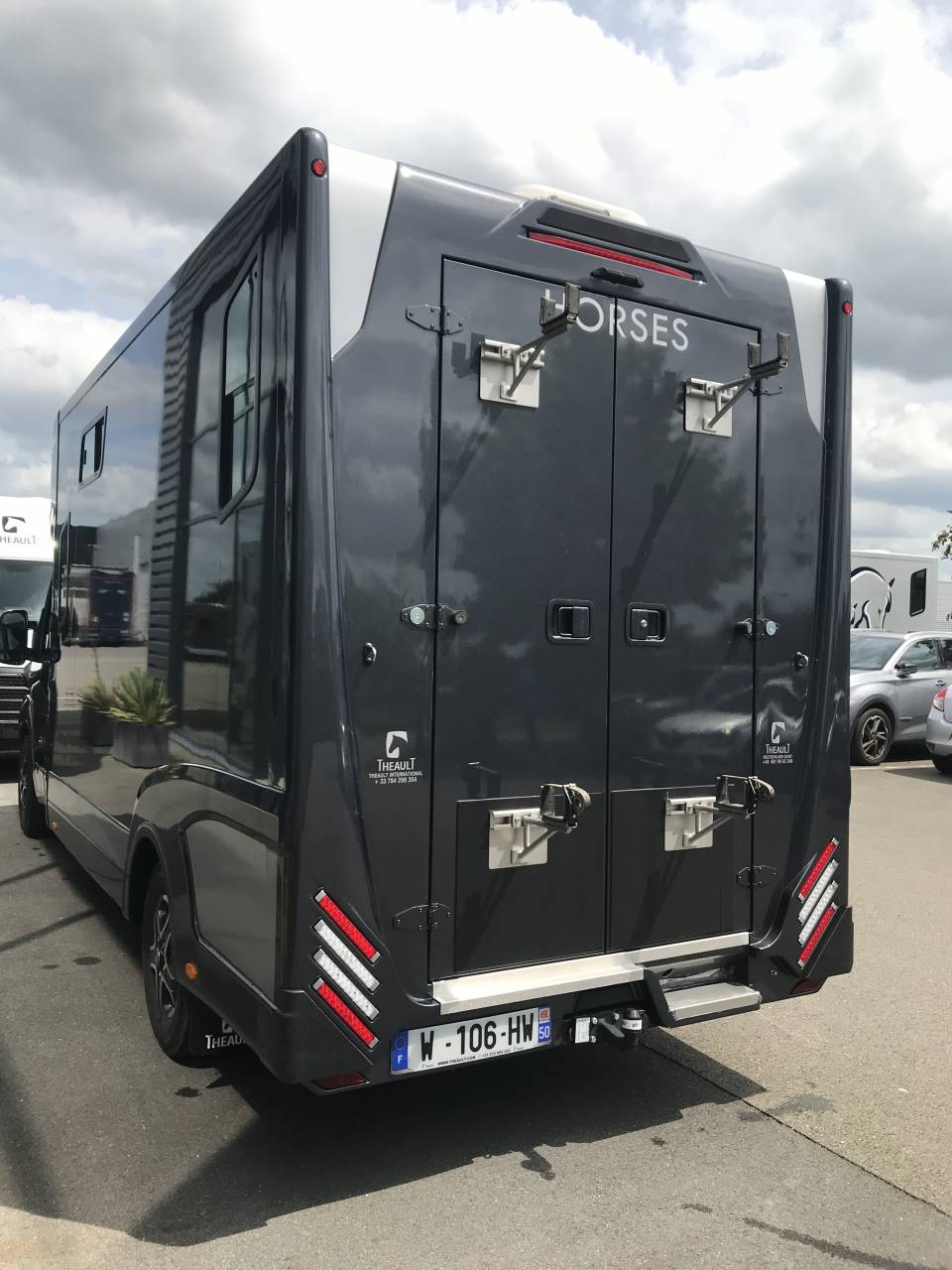 Furgoneta para caballos Theault Proteo  2024 De segunda mano