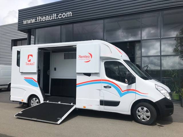 Furgoneta para caballos Theault Proteo  2019 De segunda mano