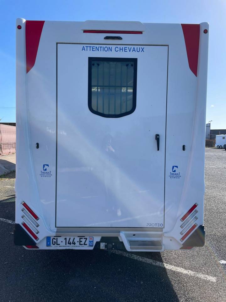 Furgoneta para caballos Theault Proteo  2022 De segunda mano