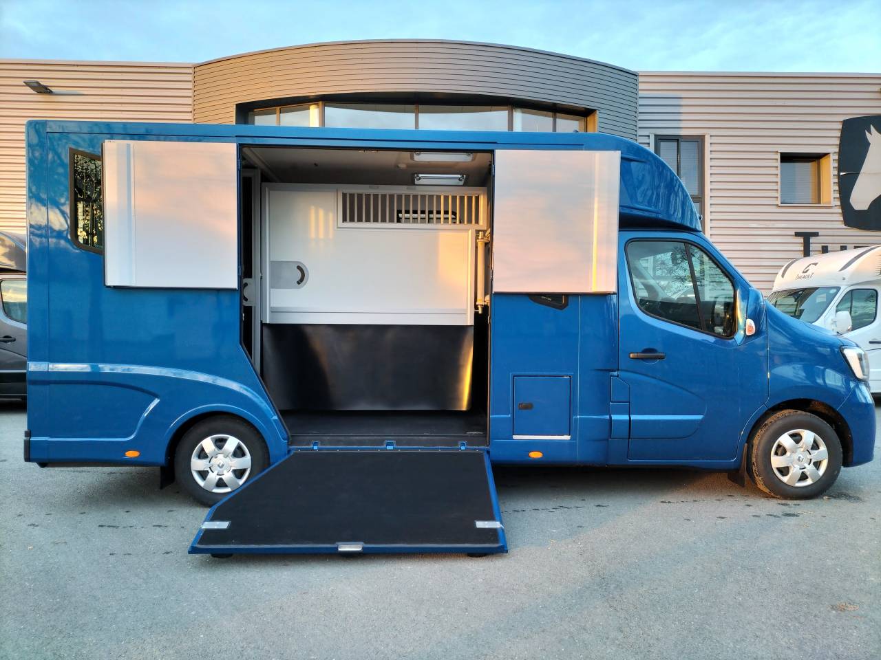 Furgoneta para caballos Theault Proteo  2023 Nuevo