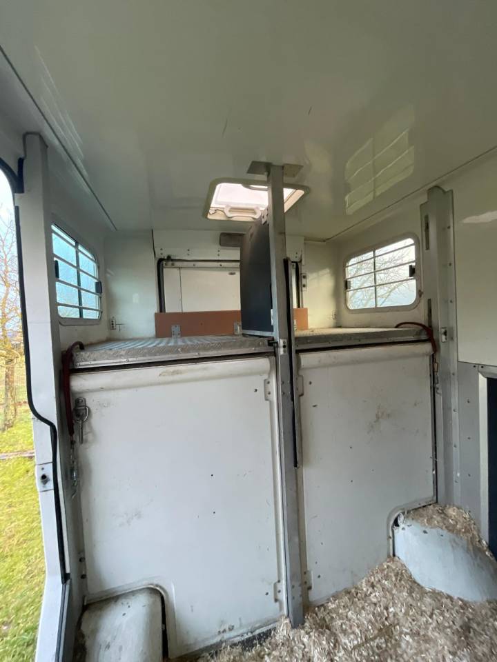 Furgoneta para caballos Barbot  2011 De segunda mano