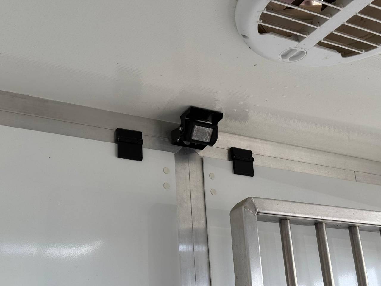 Furgoneta para caballos Krismar MASTER THEAULT 3 PLACES 2021 De segunda mano