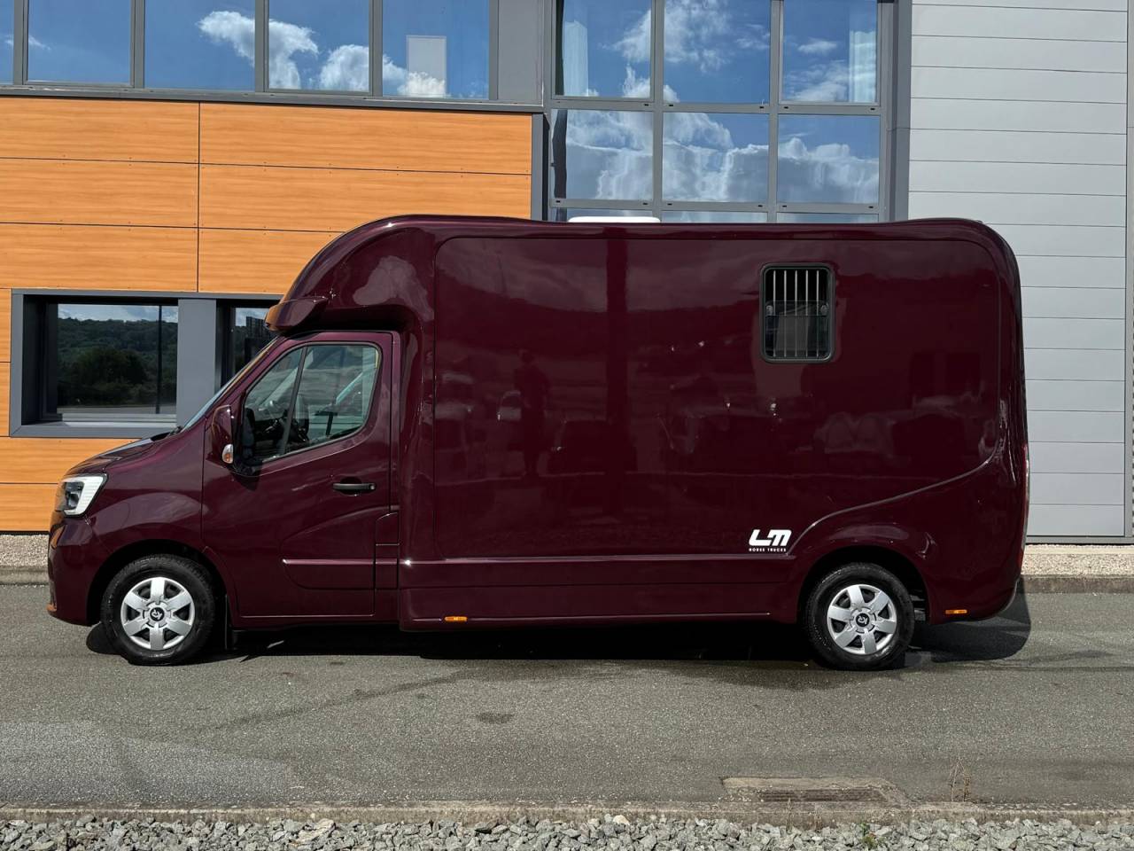 Furgoneta para caballos Krismar MASTER THEAULT 3 PLACES 2021 De segunda mano