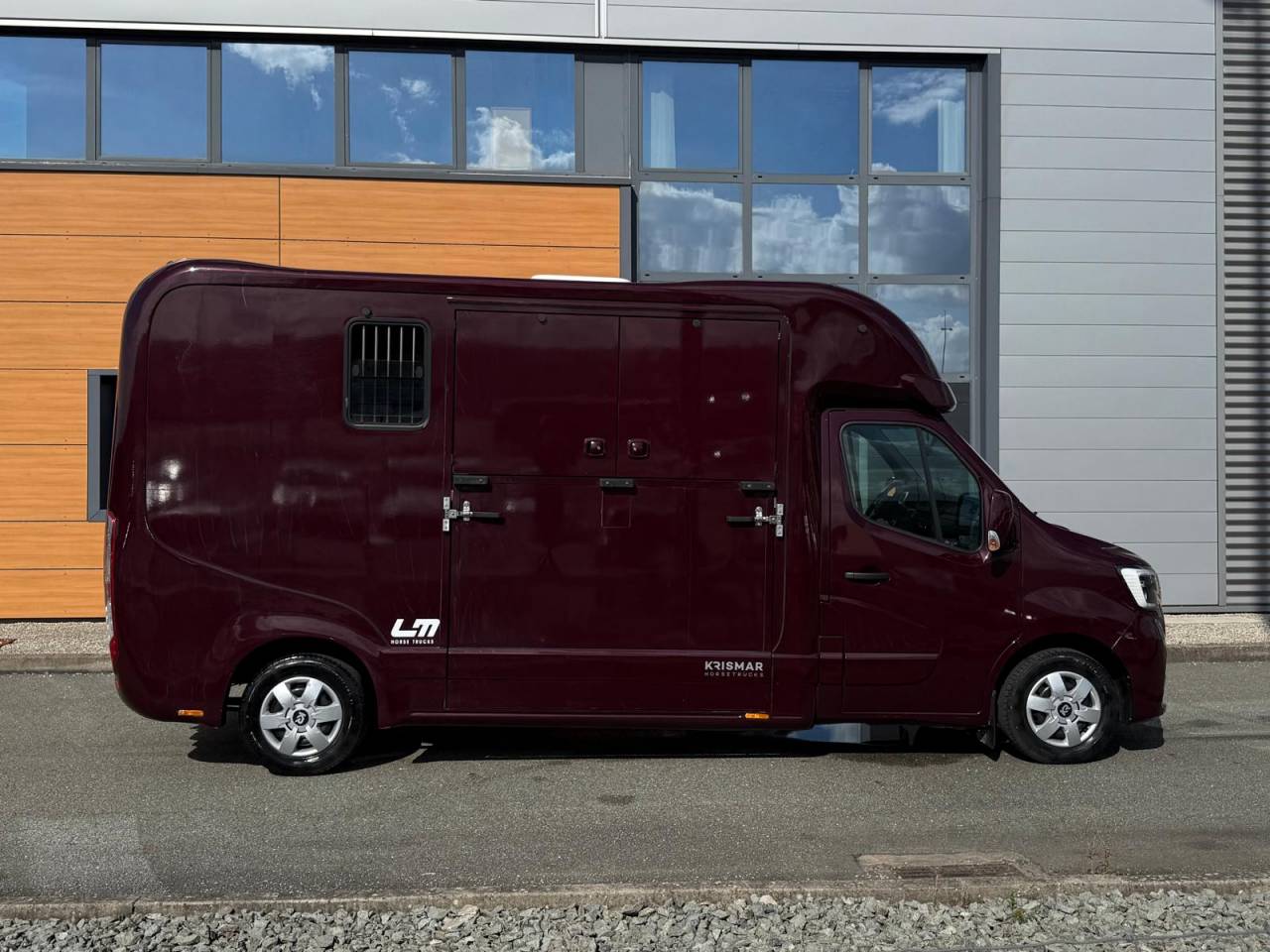 Furgoneta para caballos Krismar MASTER THEAULT 3 PLACES 2021 De segunda mano
