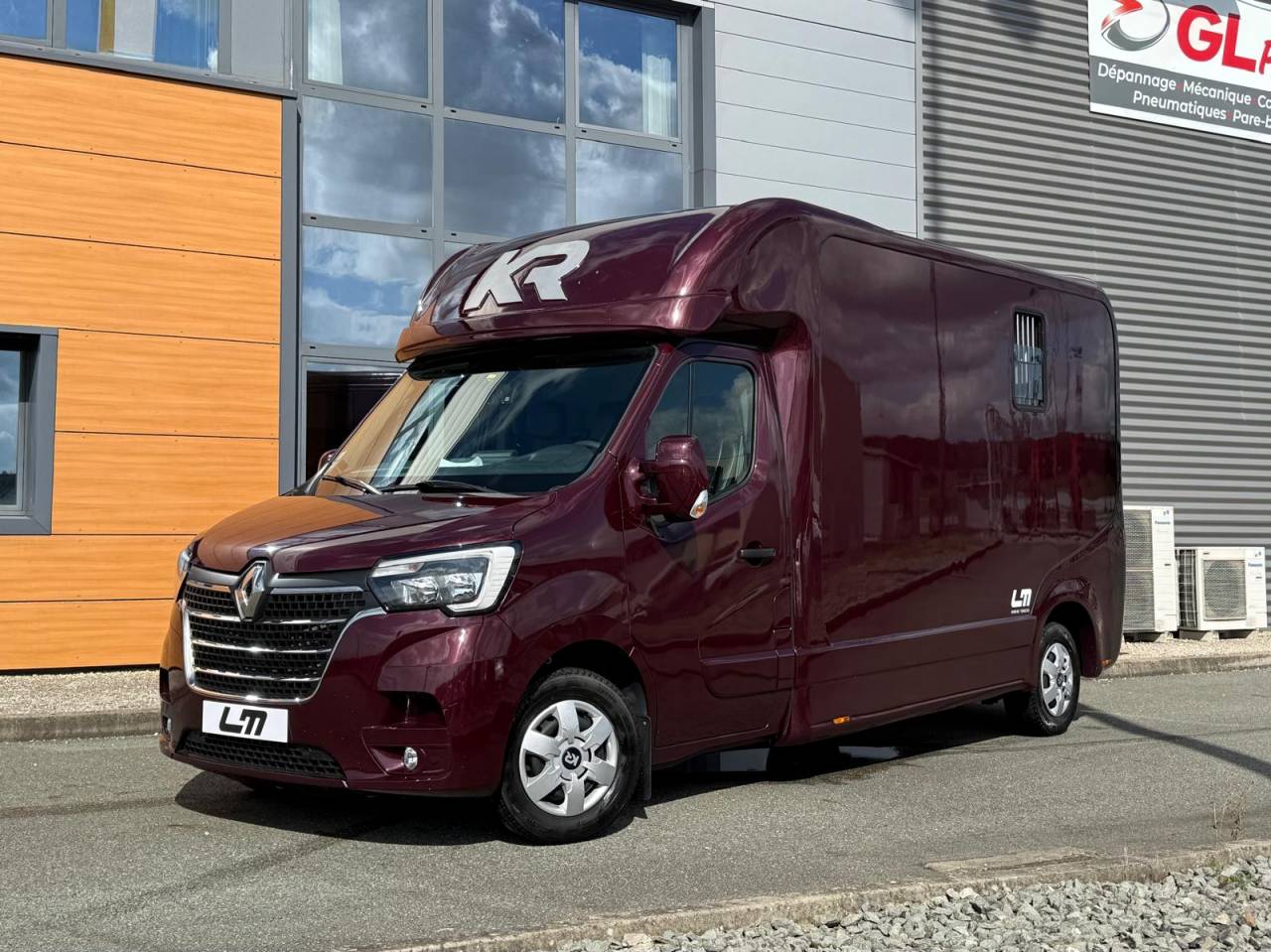 Furgoneta para caballos Krismar MASTER THEAULT 3 PLACES 2021 De segunda mano