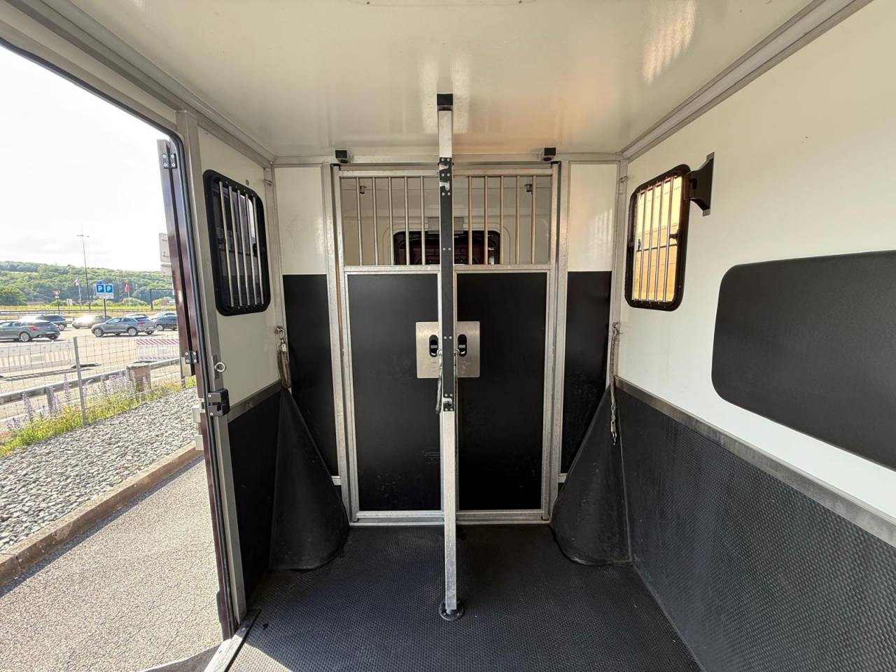 Furgoneta para caballos Krismar MASTER THEAULT 3 PLACES 2021 De segunda mano