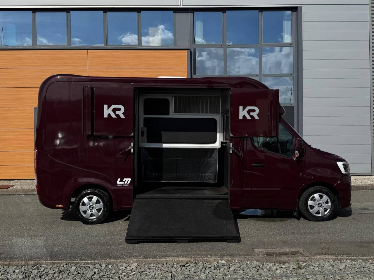 Furgoneta para caballos Krismar MASTER THEAULT 3 PLACES 2021 De segunda mano