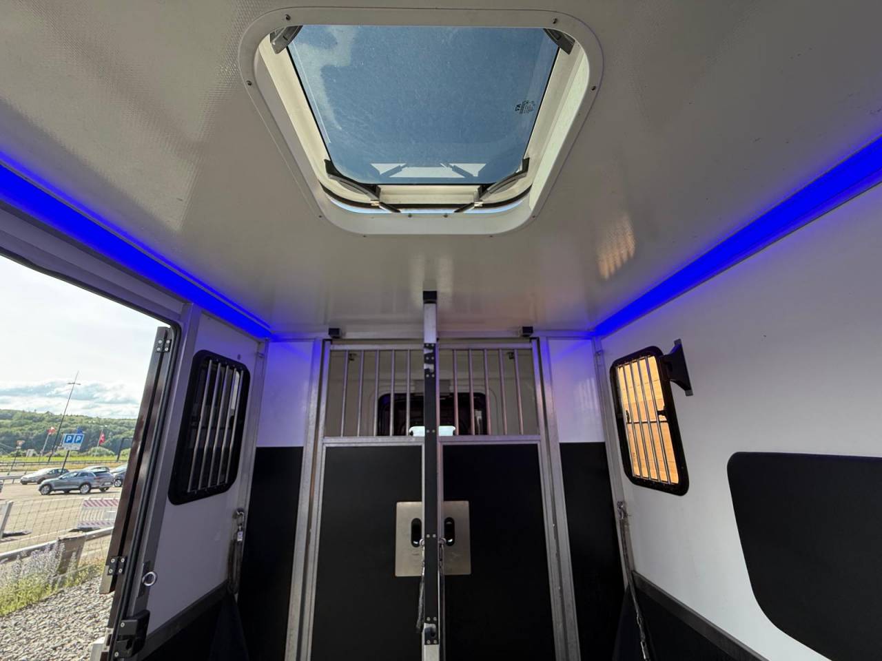 Furgoneta para caballos Krismar MASTER THEAULT 3 PLACES 2021 De segunda mano