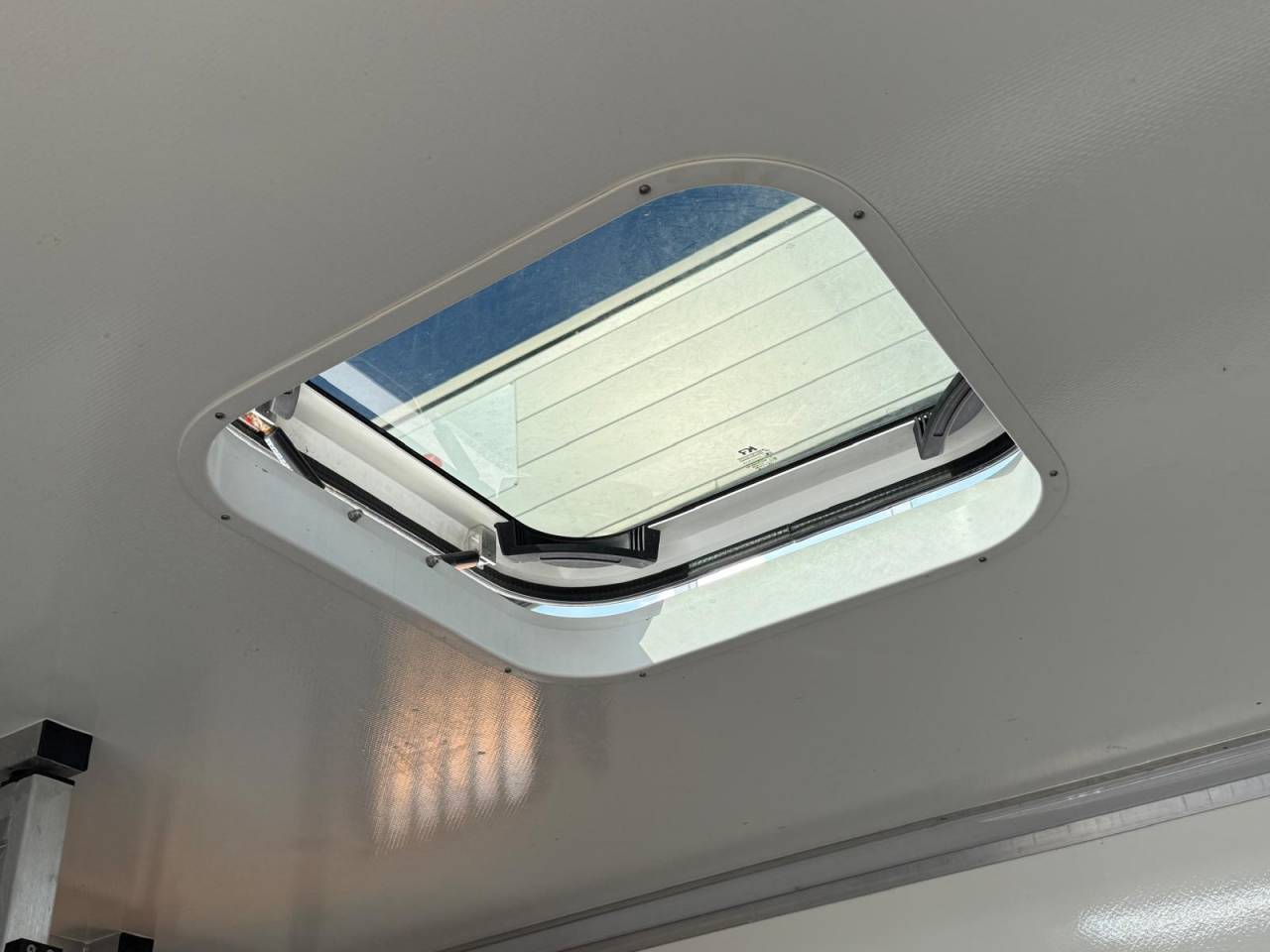 Furgoneta para caballos Krismar MASTER THEAULT 3 PLACES 2021 De segunda mano