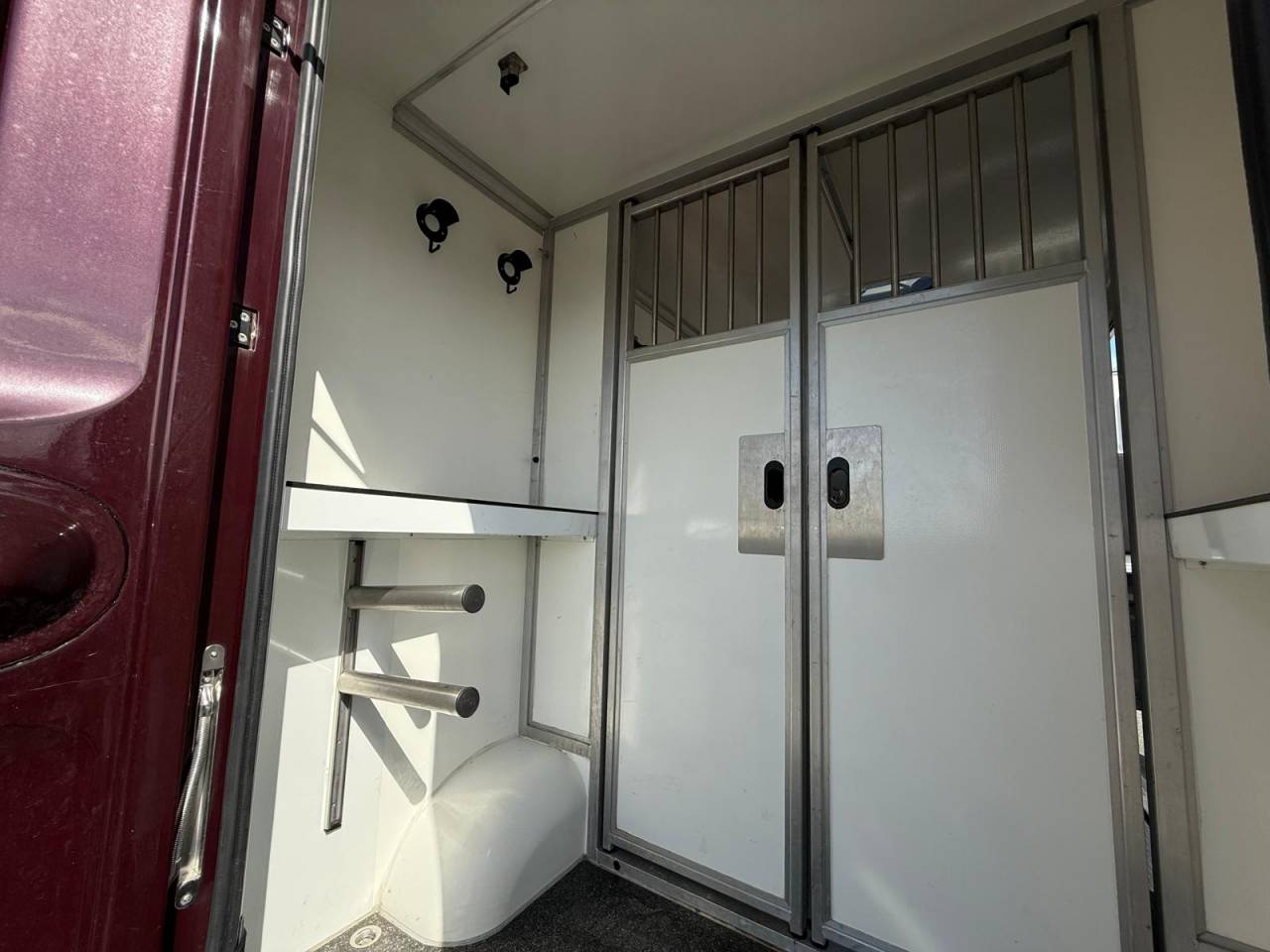 Furgoneta para caballos Krismar MASTER THEAULT 3 PLACES 2021 De segunda mano