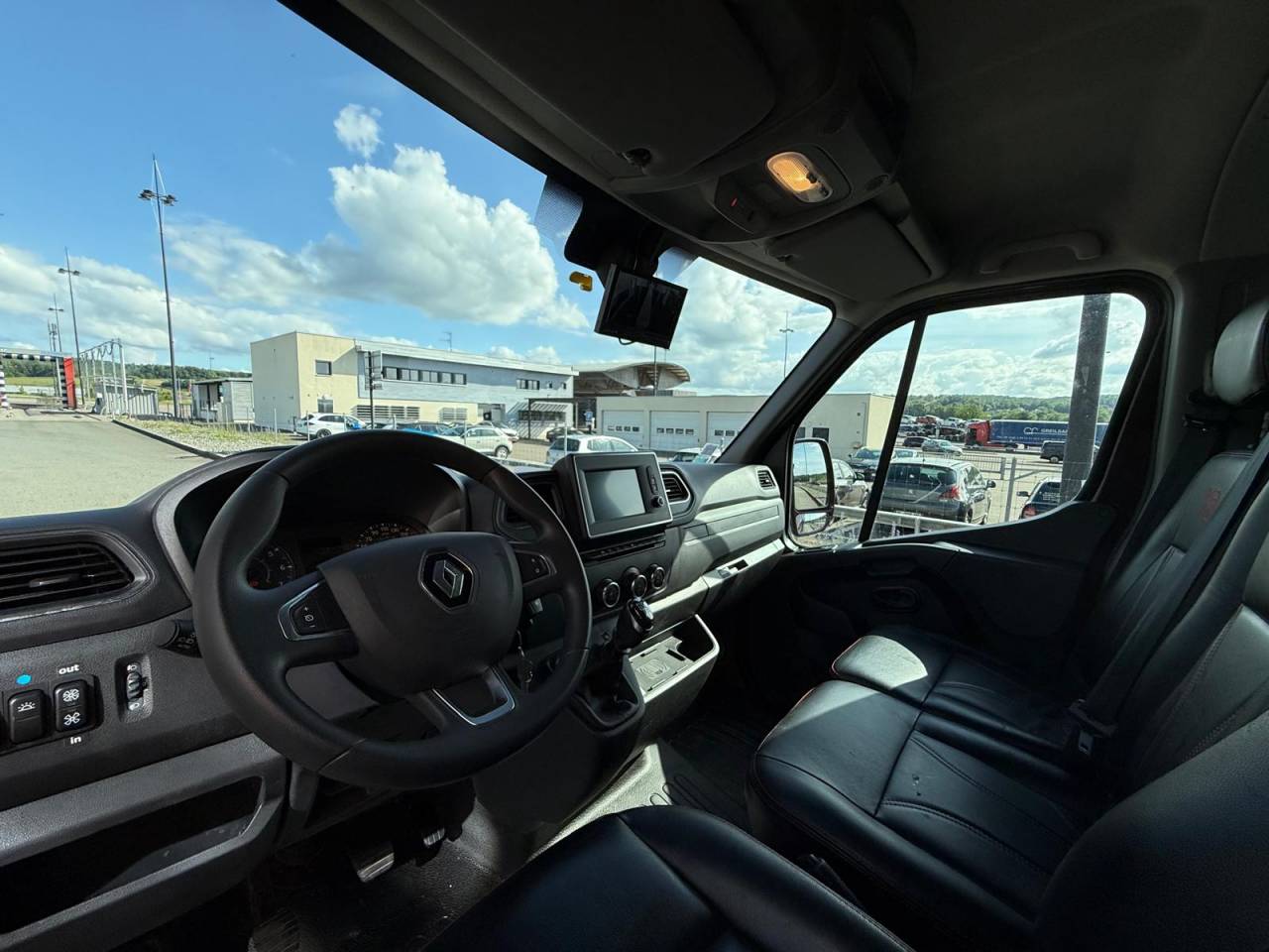 Furgoneta para caballos Krismar MASTER THEAULT 3 PLACES 2021 De segunda mano