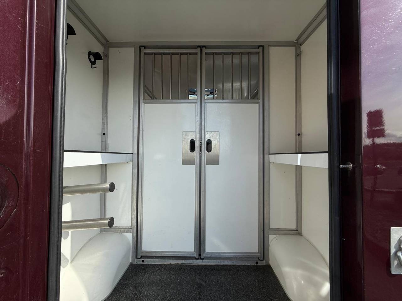 Furgoneta para caballos Krismar MASTER THEAULT 3 PLACES 2021 De segunda mano