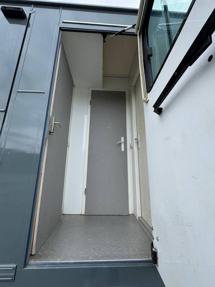 Camión para caballos Mercedes MERCEDES 2000 De segunda mano