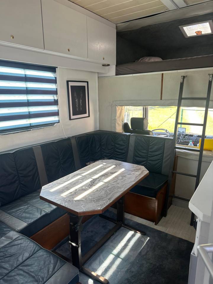 Cami&oacute;n para caballos Mercedes Atego 2000 De segunda mano