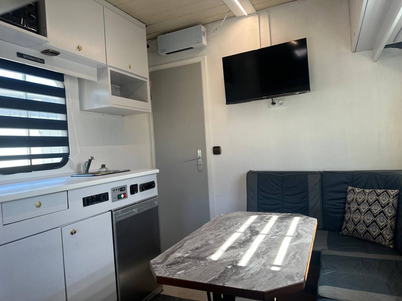 Cami&oacute;n para caballos Mercedes Atego 2000 De segunda mano