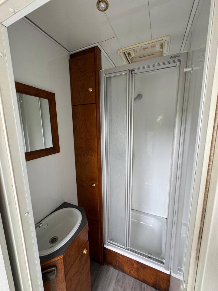 Cami&oacute;n para caballos Mercedes Atego 2000 De segunda mano