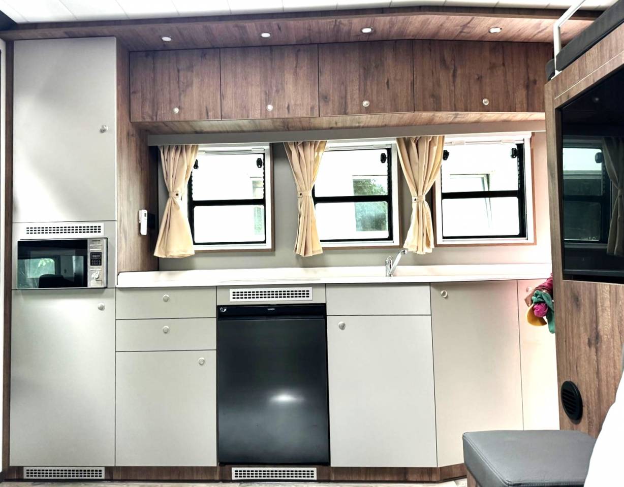 Camión para caballos Man MAN 0 Nuevo