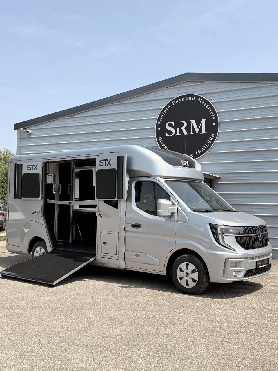 Furgoneta para caballos STX RENAULT MASTER 2025 Nuevo