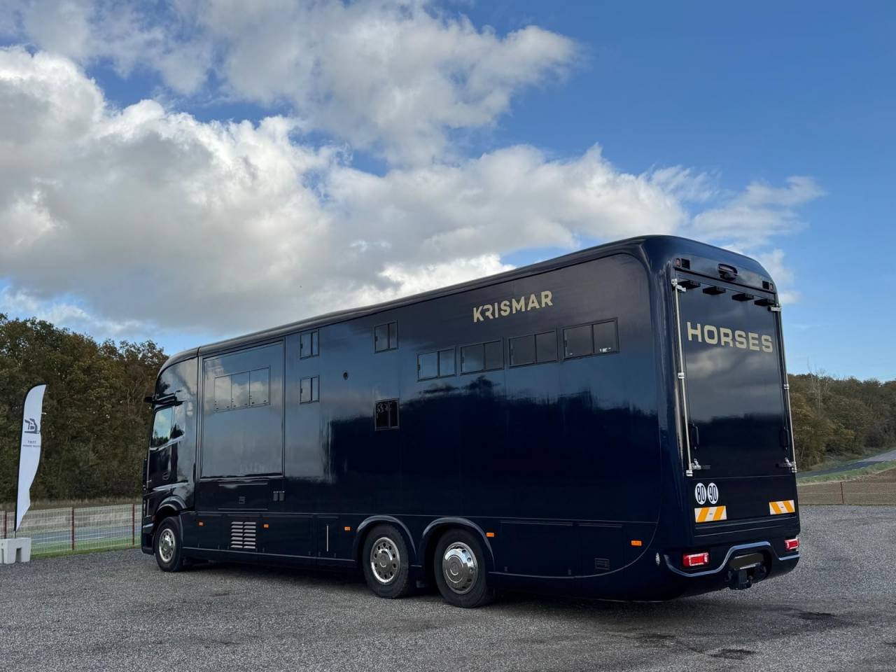 Camión para caballos Krismar MERCEDES 2021 De segunda mano