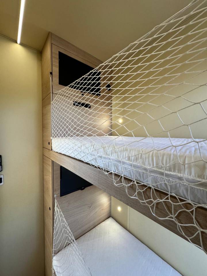 Camión para caballos Krismar MERCEDES 2021 De segunda mano