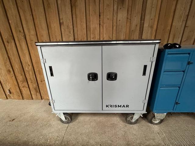 Camión para caballos Krismar MERCEDES 2021 De segunda mano