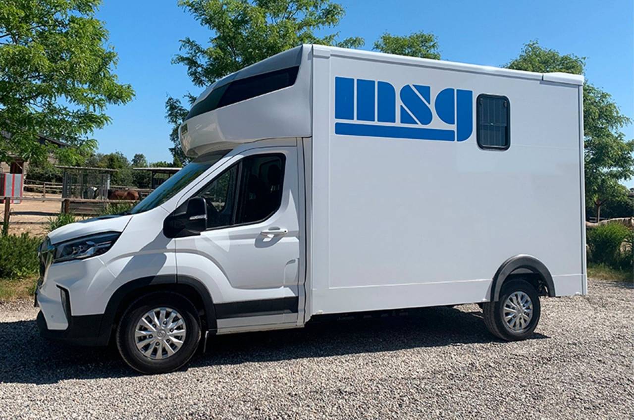 Furgoneta para caballos Otra marca MAXUS 0 Nuevo