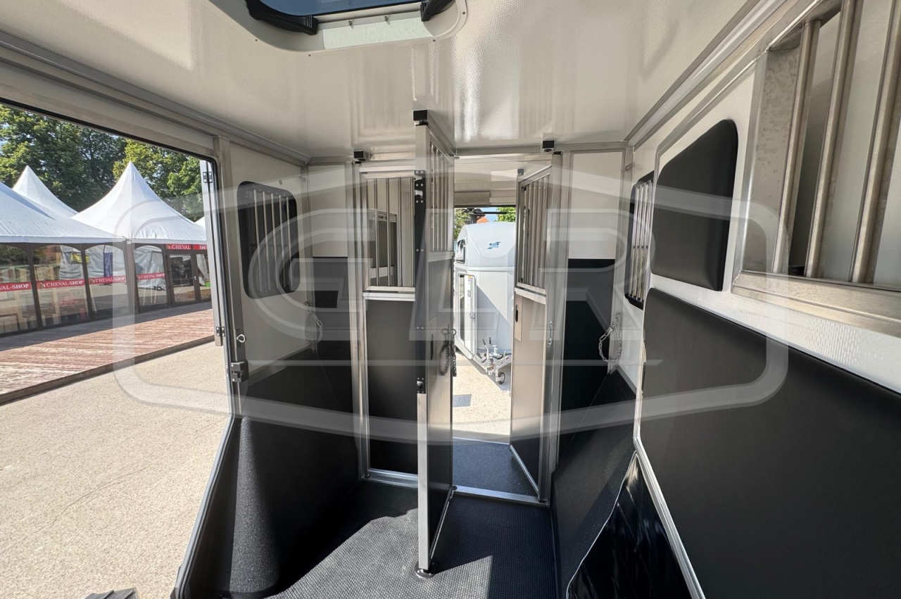 Furgoneta para caballos Krismar  2025 Nuevo