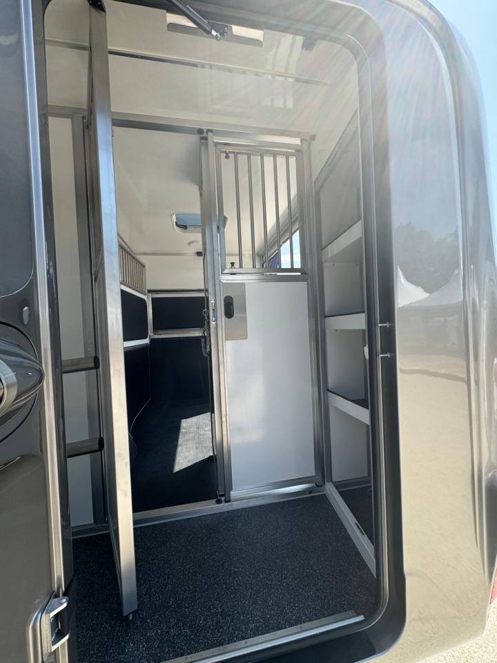 Furgoneta para caballos Krismar  2025 Nuevo
