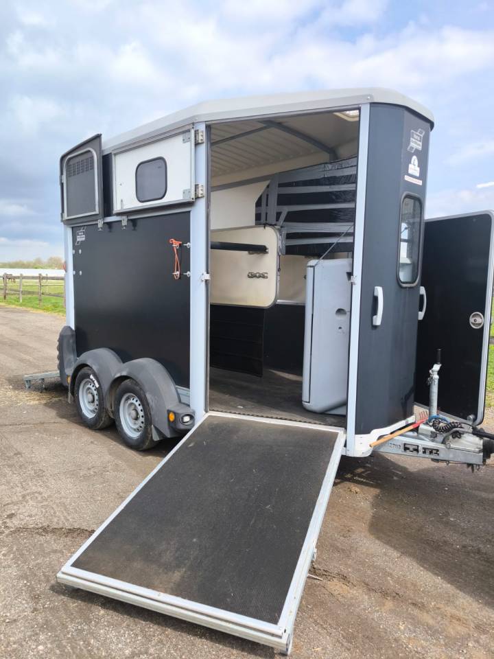 Van caballos Ifor Williams HB26 2 Caballos 2018 De segunda mano