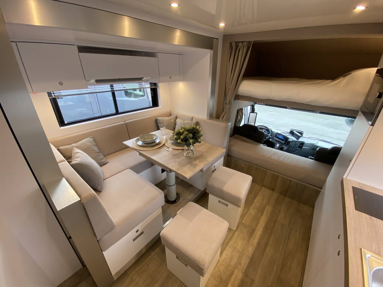 Camión para caballos AKX  2025 Nuevo