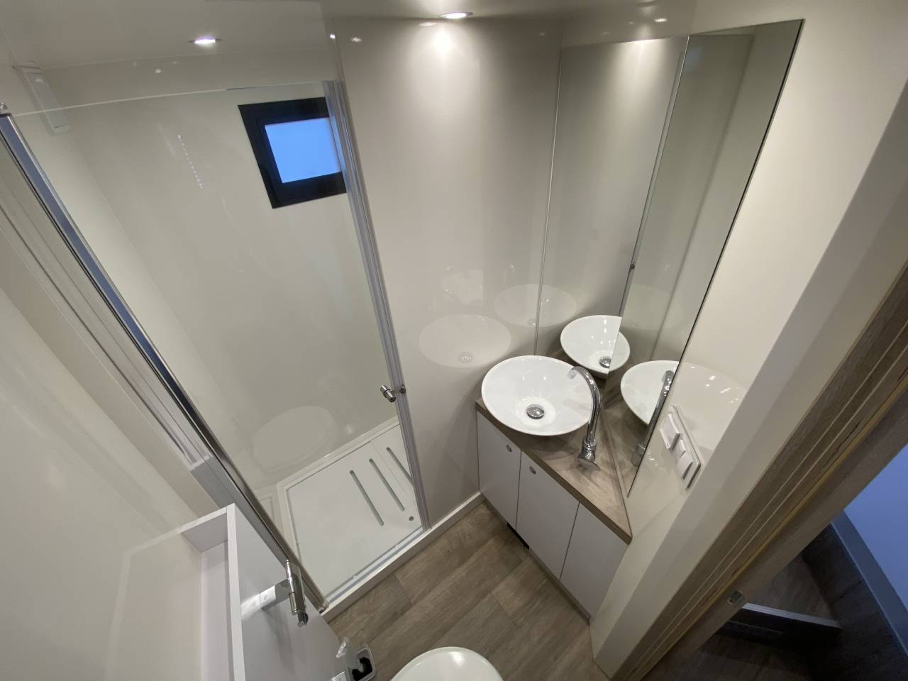 Camión para caballos AKX  2025 Nuevo