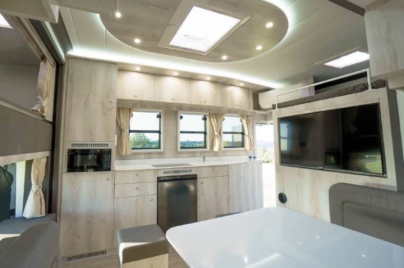 Camión para caballos Man MAN 0 Nuevo