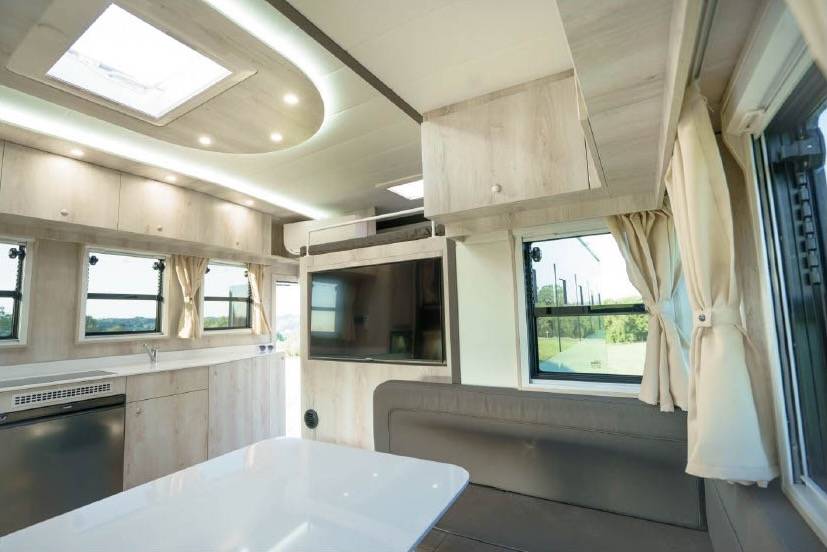 Camión para caballos Man MAN 0 Nuevo