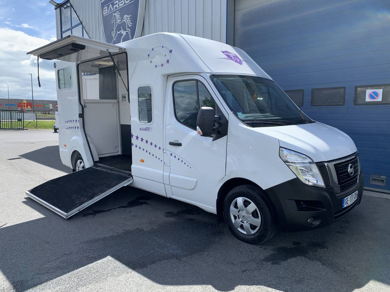 Furgoneta para caballos Barbot NISSAN NV 400 2022 De segunda mano