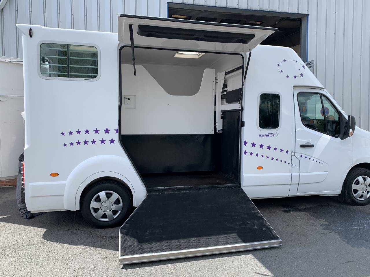 Furgoneta para caballos Barbot NISSAN NV 400 2022 De segunda mano