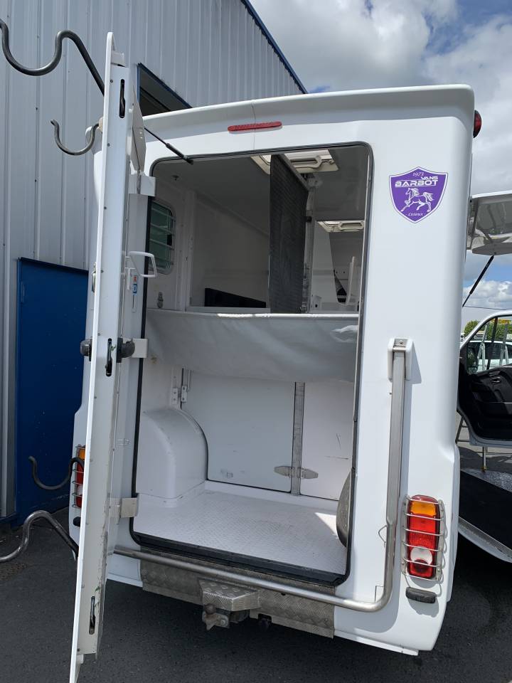 Furgoneta para caballos Barbot NISSAN NV 400 2022 De segunda mano