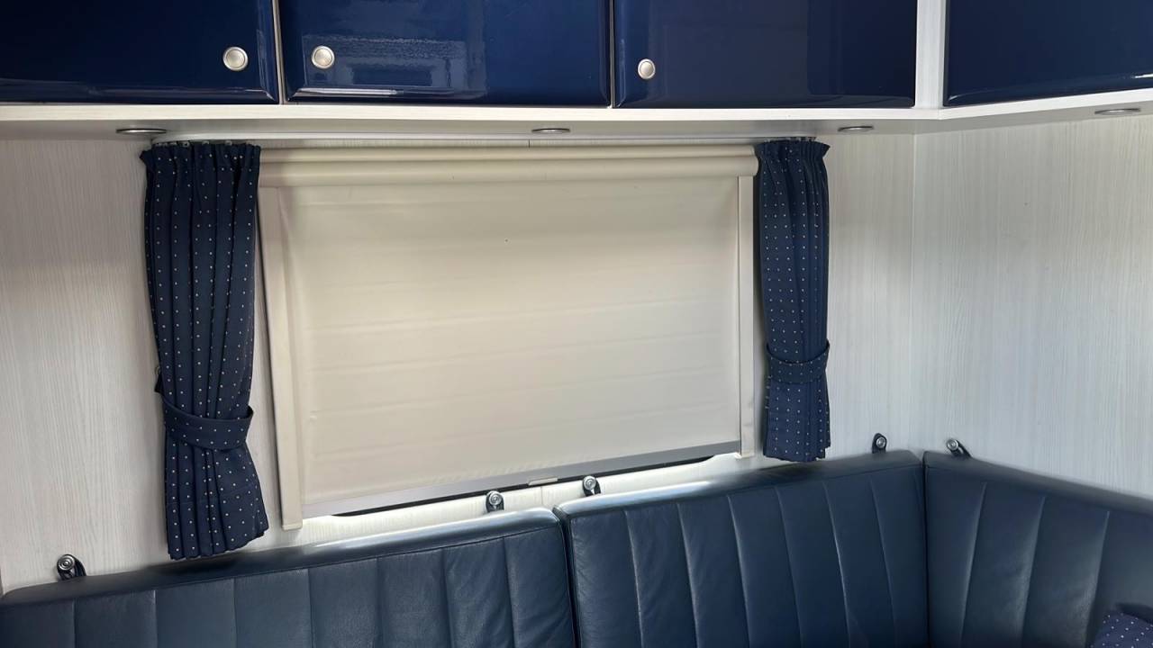 Camión para caballos Man MAN 0 De segunda mano