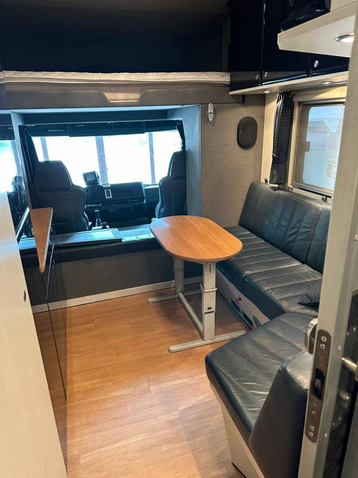 Camión para caballos Man MAN 0 De segunda mano