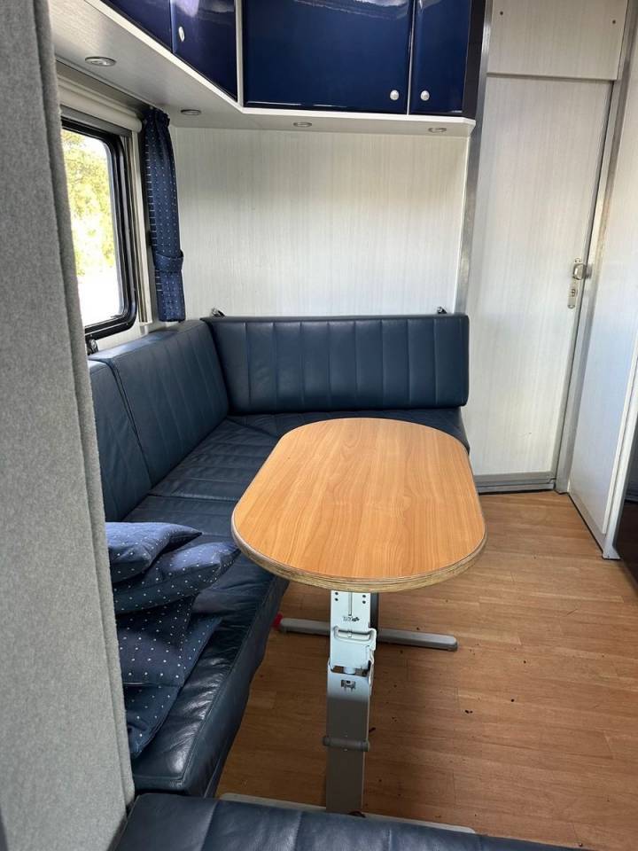 Camión para caballos Man MAN 0 De segunda mano